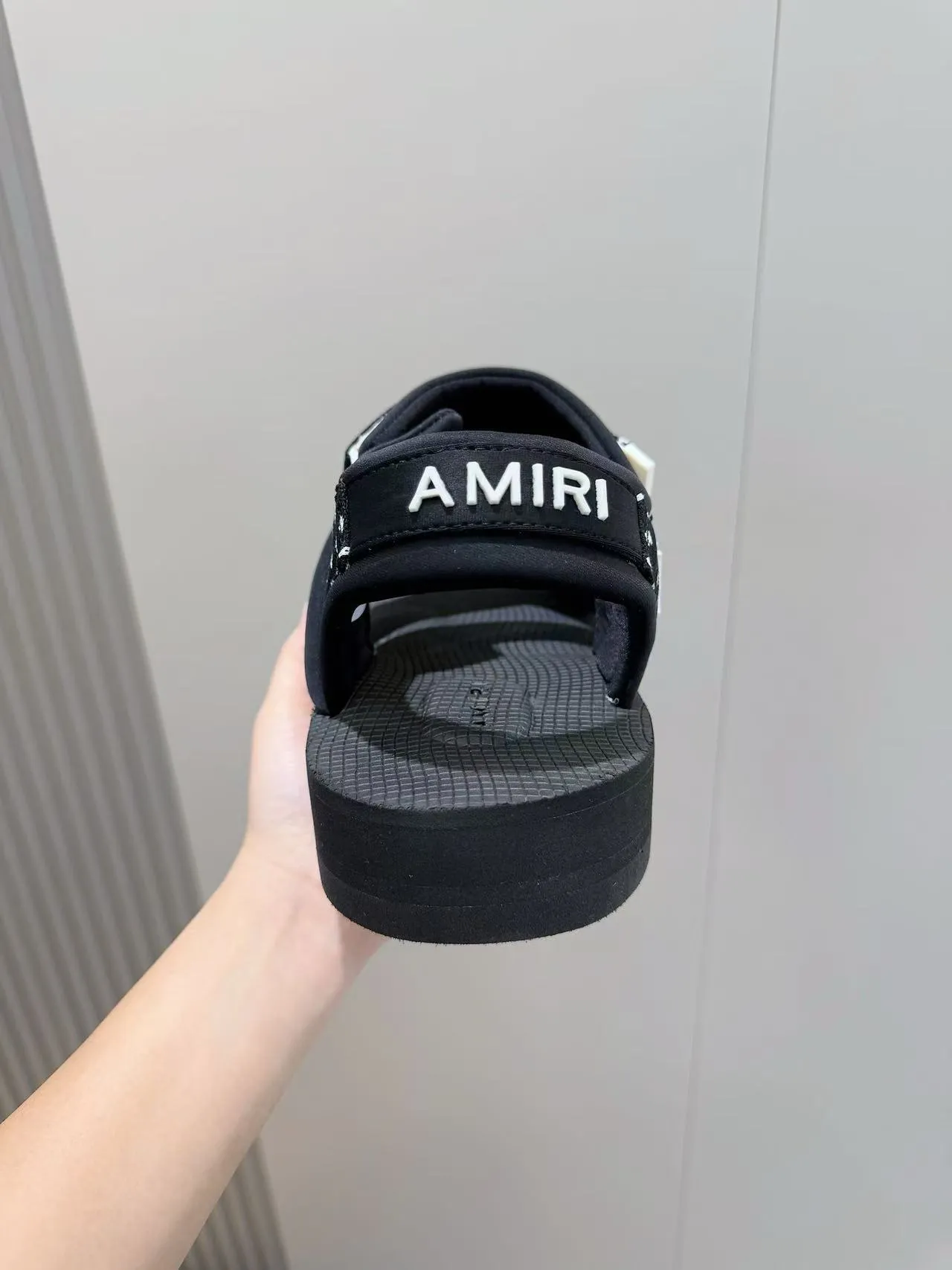 [AMIRI*AMIRI] P:500💰 Size: 39-45 Official website new original version 1:1 AMIRI*AMIRI classic men's sandals, high-end boutique, original material, TPU foam bottom, fine workmanship, casual, loose and comfortable, a must-have in summer.